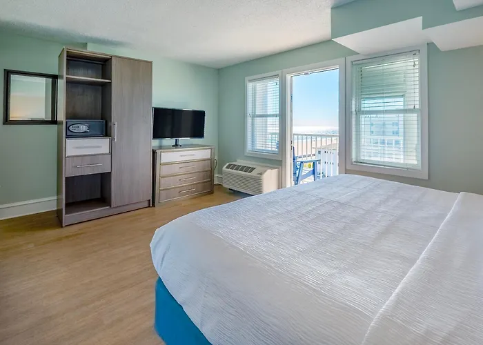 Commander Hotel & Suites