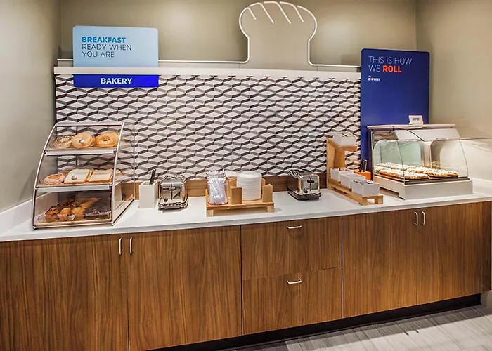Holiday Inn Express & Suites West Long Branch - Eatontown By Ihg