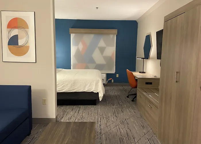 Holiday Inn Express & Suites Elyria By Ihg