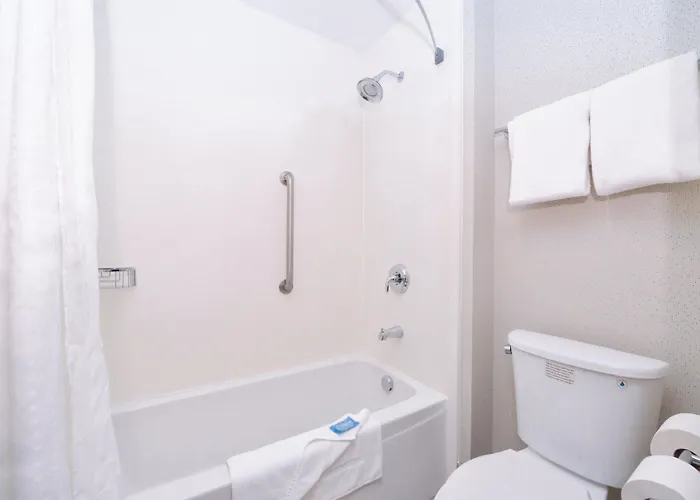 Holiday Inn Express Wixom By Ihg
