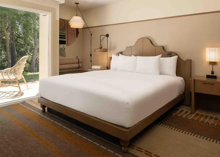 Chaminade Resort & Spa
