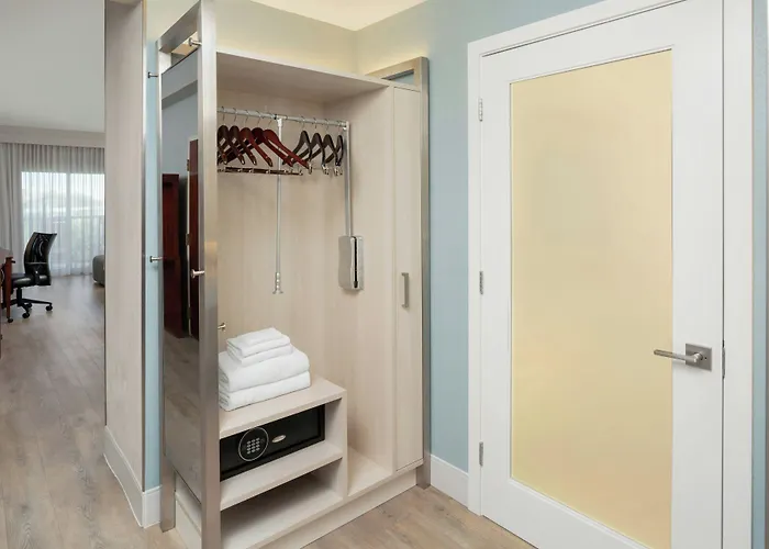 Courtyard Charleston Waterfront