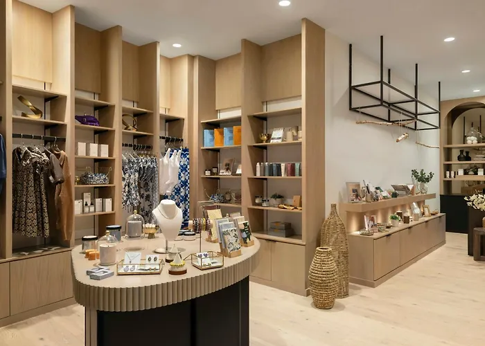 Omni Viking Lakes