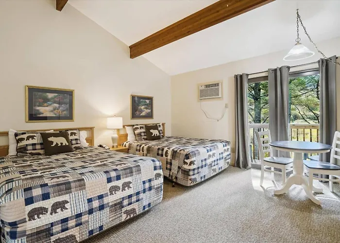 104 Cedarbrook Hotel Room