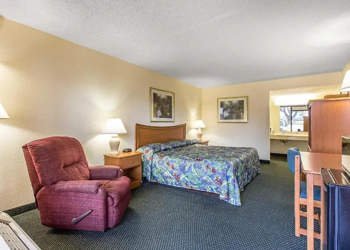 Econo Lodge Live Oak