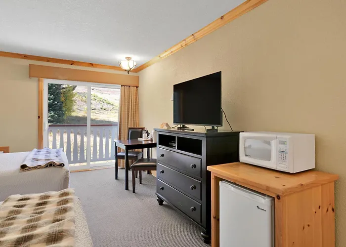 Selkirk Lodge