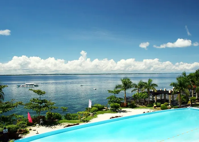 La Mirada Beachfront Condo: Ocean Views & Resort Amenities