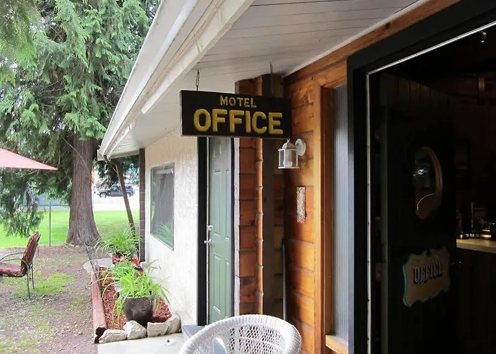 The Cedars Motel Sicamous