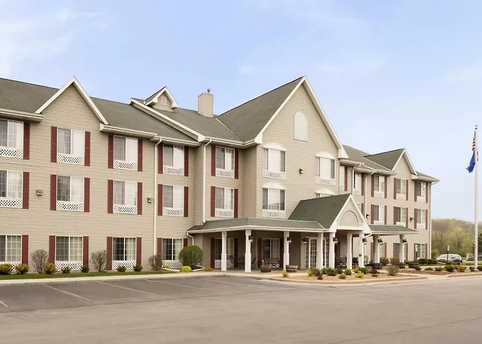 Country Inn & Suites By Radisson, West Bend, Wi