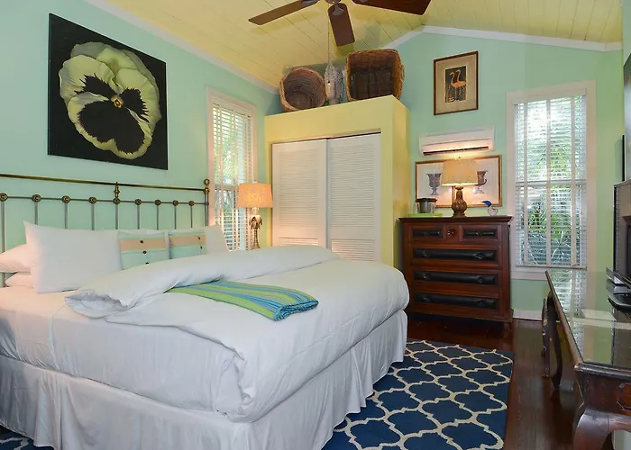 Pineapple Point Guesthouse & Resort - Gay Men'S Resort