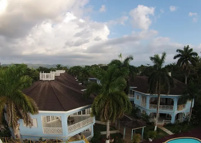 Beachcomber Club Resort