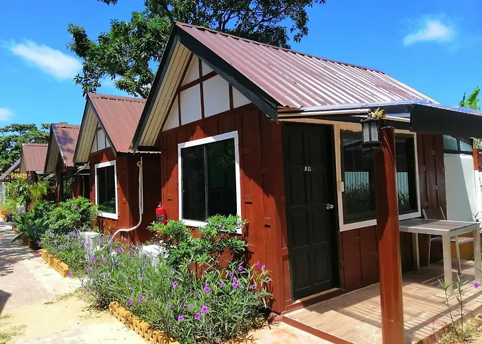 Phi Phi Long Beach Bungalow