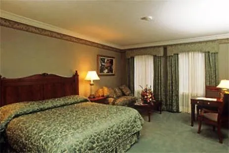 Copperfield Inn
