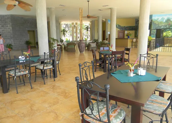 El Sabanero Beach Hotel