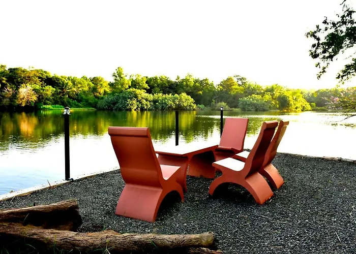 Pelican Lake Safari Resort