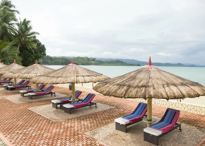 Foxy'S Beach Resort