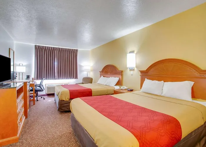 Econo Lodge Inn & Suites Albuquerque East I-40 Eubank Exit
